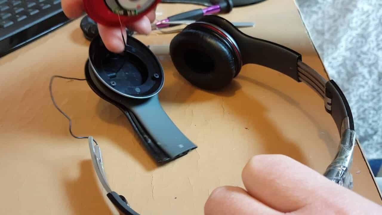 how to fix bluetooth headphones when only one side works